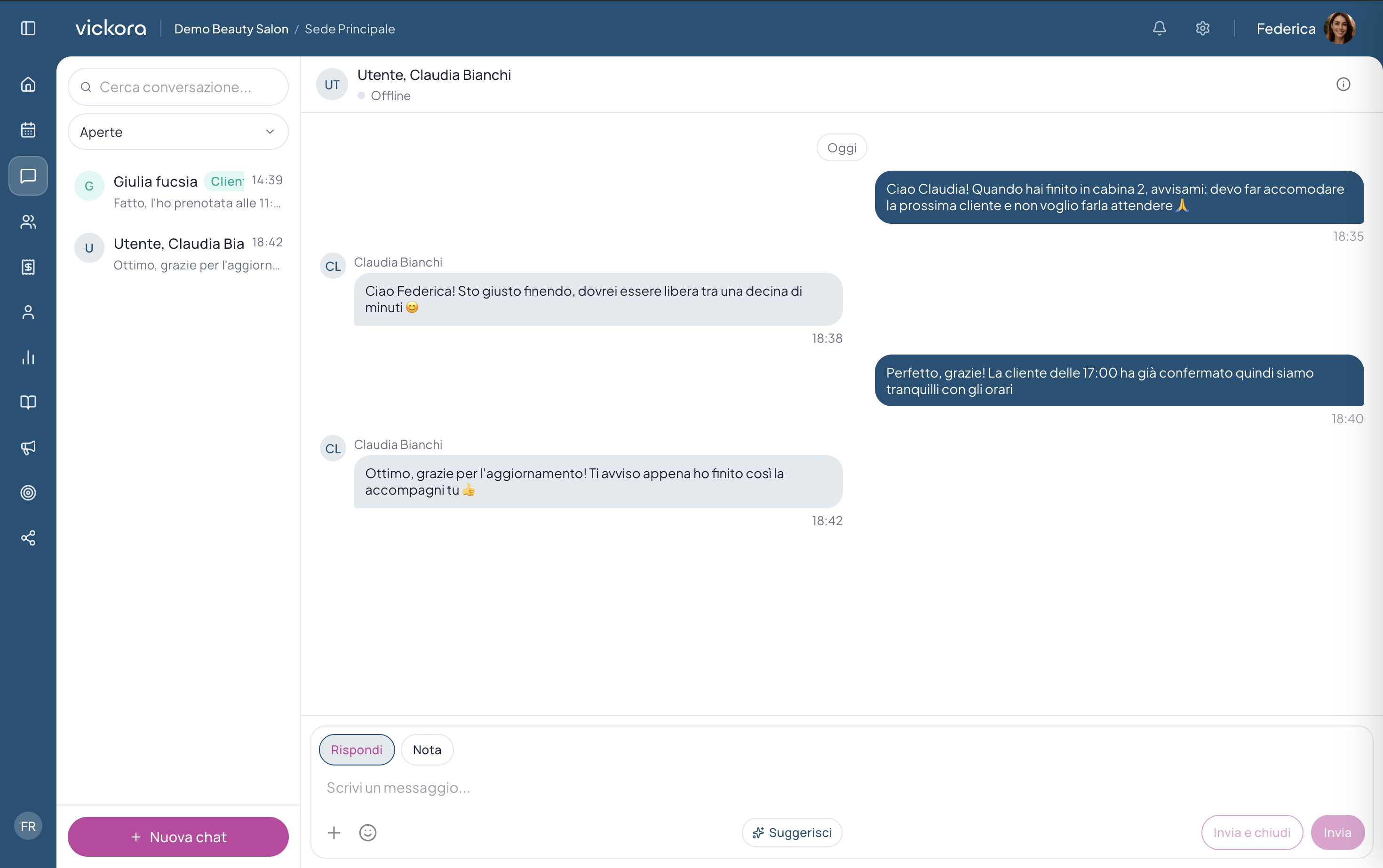Chat reale Vickora tra reception e Claudia per coordinare la disponibilità della cabina